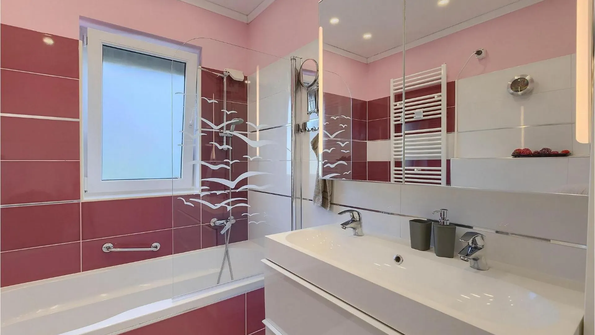 פורץ Villa Gaya בית נופש
