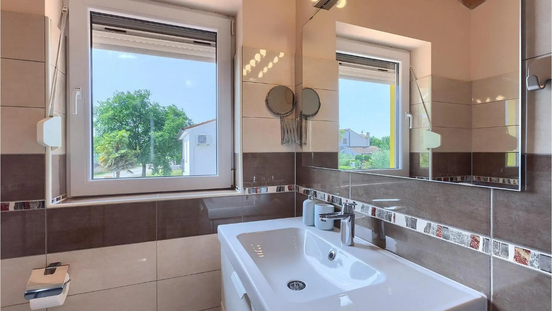 פורץ Villa Gaya