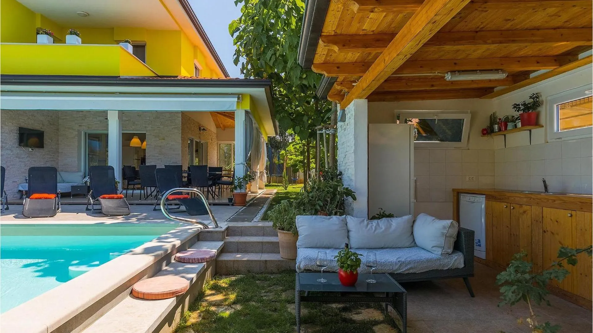 פורץ Villa Gaya